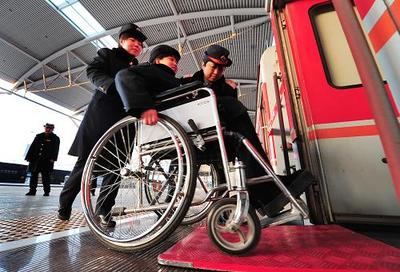 模擬殘疾旅客乘車體驗 銀川火車站強化服務意識提升保障水平