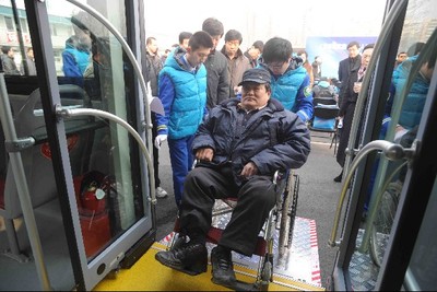 荊州市15日起實施新規 老年人公交乘車每月限70次，殘疾人優待不變