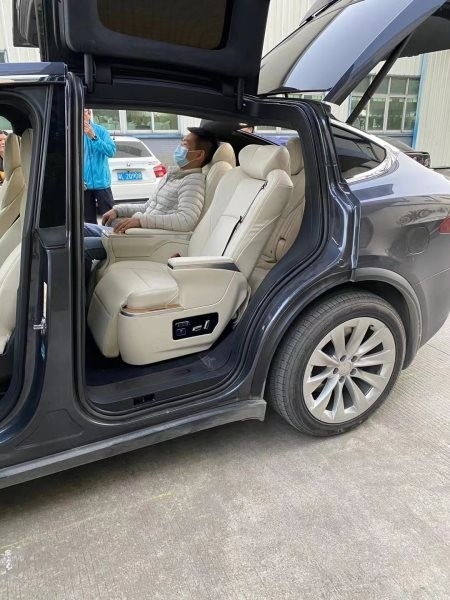 新款特斯拉Model X中排航空座椅改裝 舒適升級與殘疾人出行解決方案